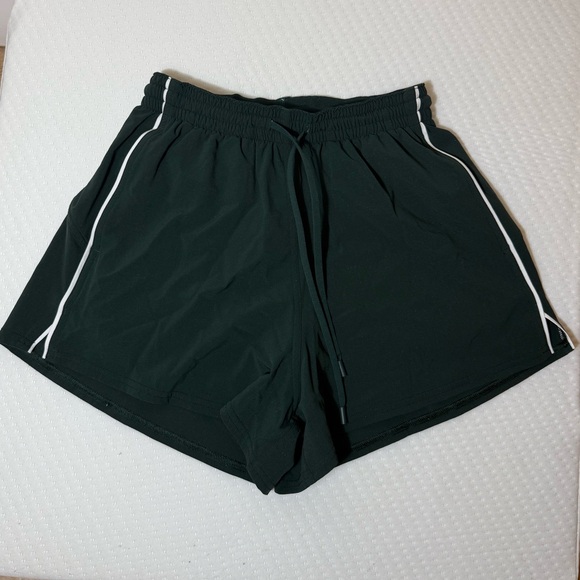 Lululemon Dark Green Shorts with White Accents Size 4 - Picture 1 of 6